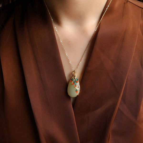 Women's Palace Style Ancient White Jade Necklace